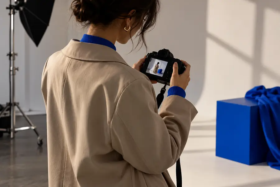 Fashion portrait used to illustrate a source-image review